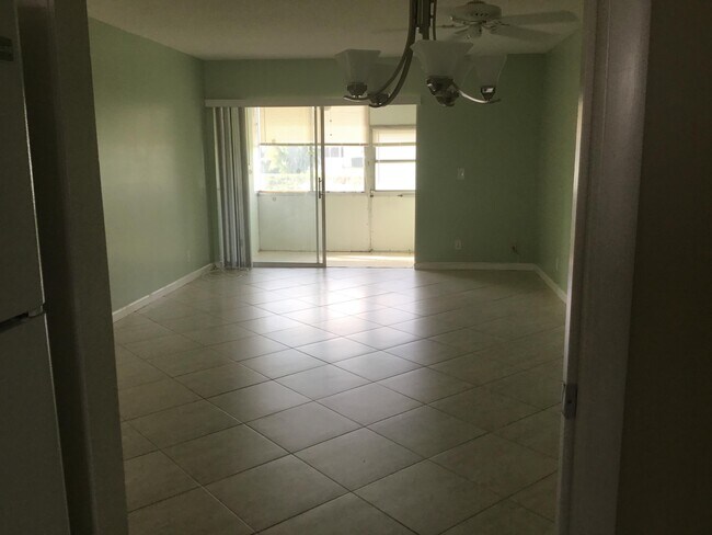 Foto del edificio - 2533 Dudley Dr W