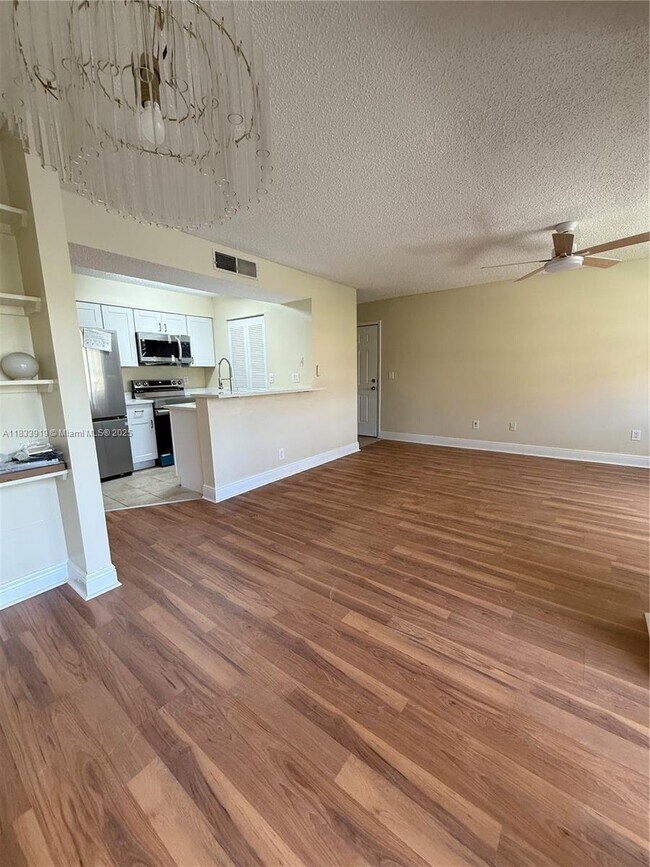 Building Photo - 1261 SW 46th Ave