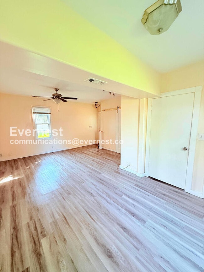 Foto del edificio - 2314 Airline Ave