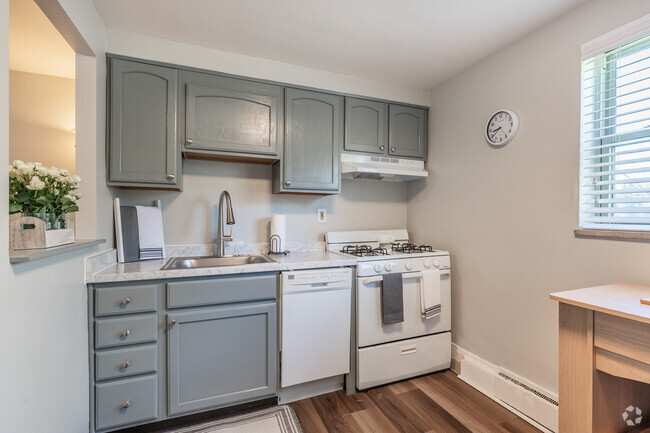 Interior Photo - Cloverleaf Village Apartments