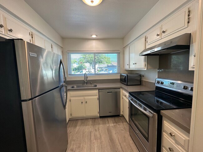 Building Photo - 749 Casiano Dr