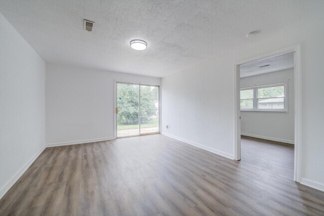 Building Photo - 11920 Bridgevale Ave