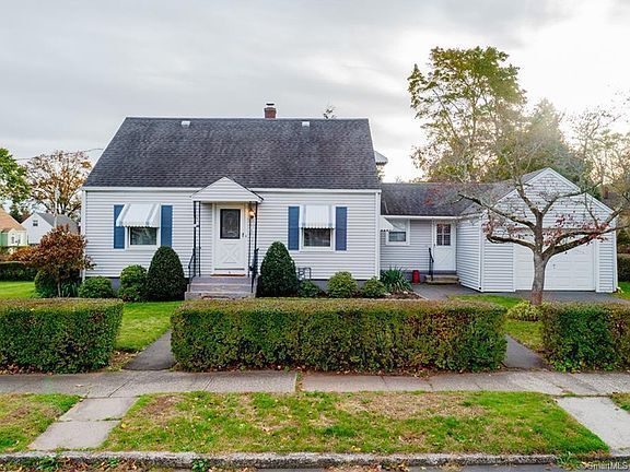 Building Photo - 4 Windsor Rd