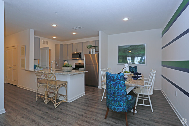 2HAB, 2BA - 1,204 ft² - B1 - Comedor/Cocina - The Iris at Northpointe