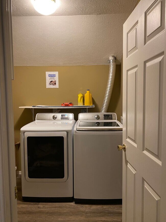 Foto del edificio - Great 2 BR 4 bathroom townhouse in Bloomington