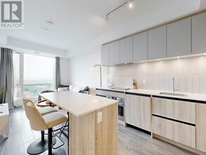 Building Photo - 7950 Bathurst St