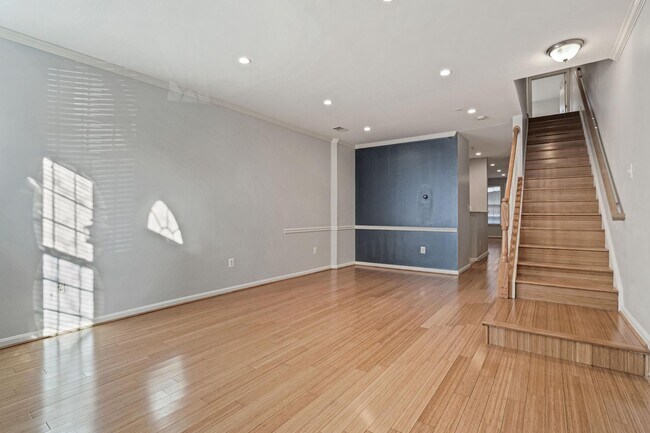 Foto del edificio - 2651 Park Tower Dr