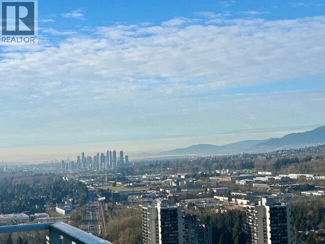 Photo du bâtiment - 3833 Evergreen Pl