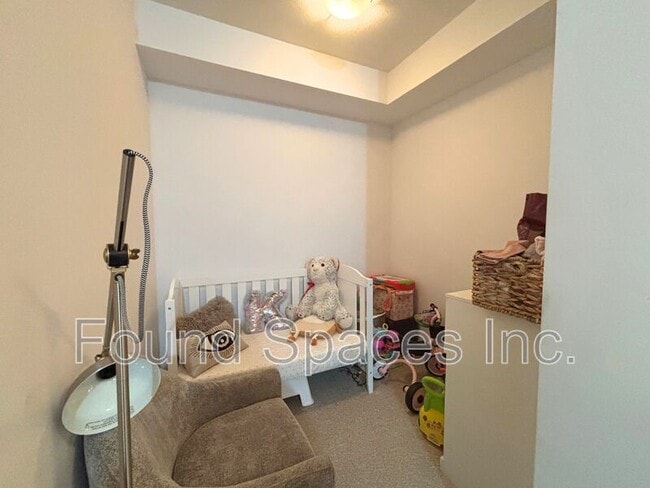Building Photo - 125 Shoreview Pl