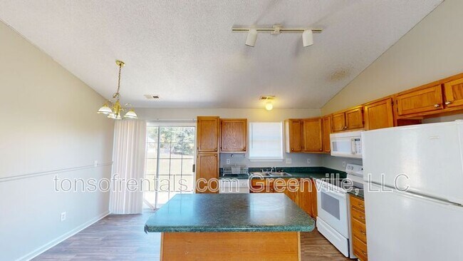 Foto del edificio - 304 Country Garden Dr