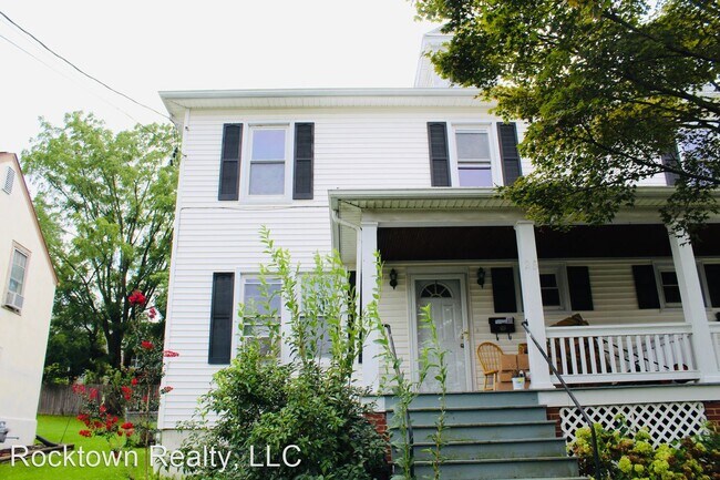 Building Photo - 3 br, 1 bath House - 28 North Willow Street