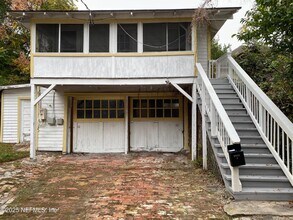 Building Photo - 2145 Oak St