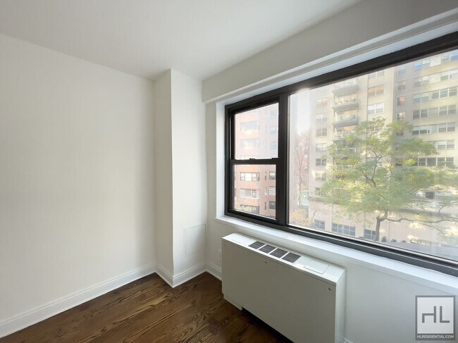 Foto del edificio - EAST 56 STREET