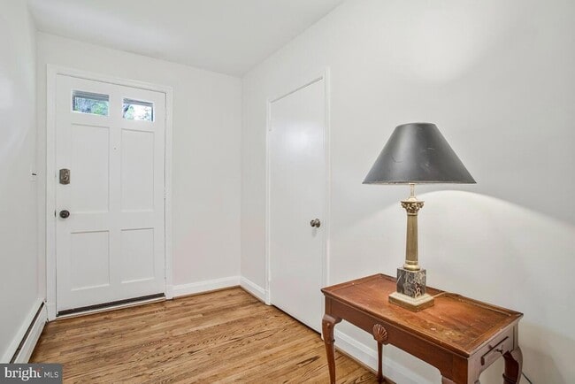 Building Photo - 8205 Robin Hood Ct