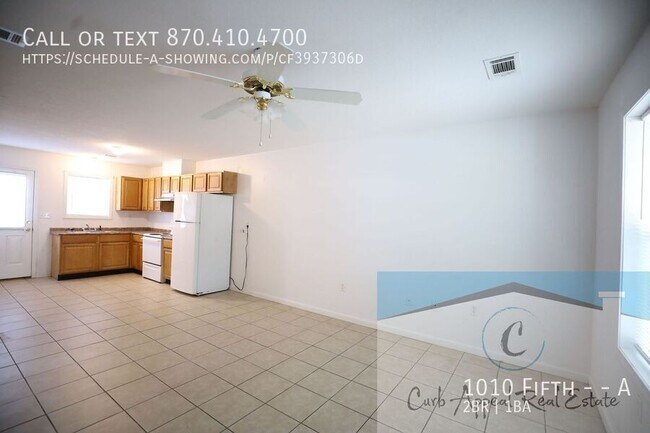 Building Photo - Move in special $500!! Spacious 2 bed, 1 f...