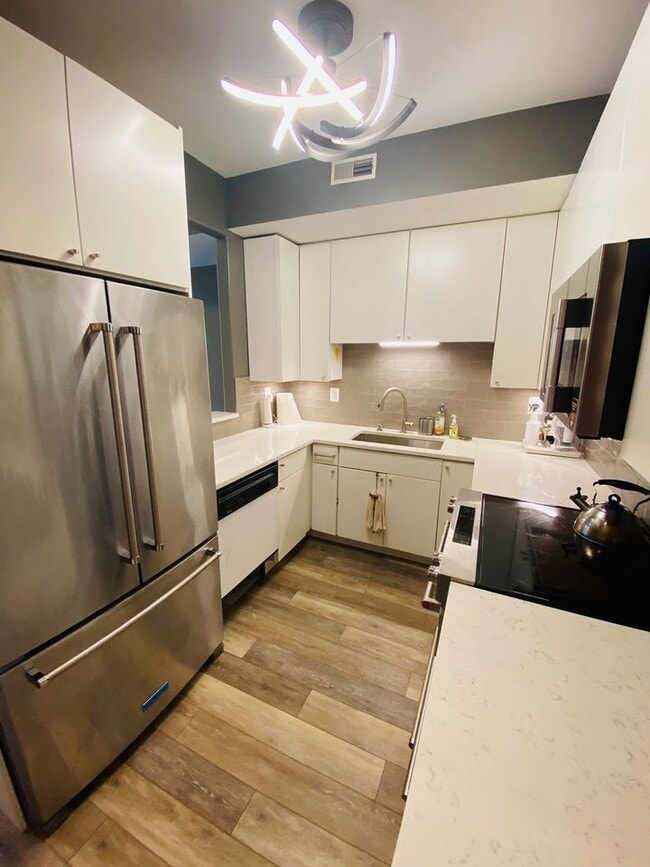 Kitchen - 443 R St NW