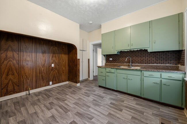 Foto del edificio - 874 Whitcomb Rd
