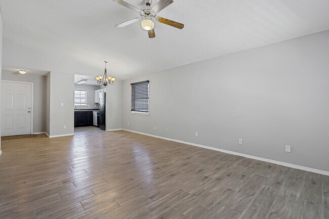 Foto del edificio - 12125 St Crispin Ave