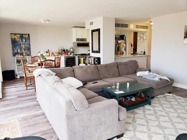 Living Room - 1310 N Ritchie Ct