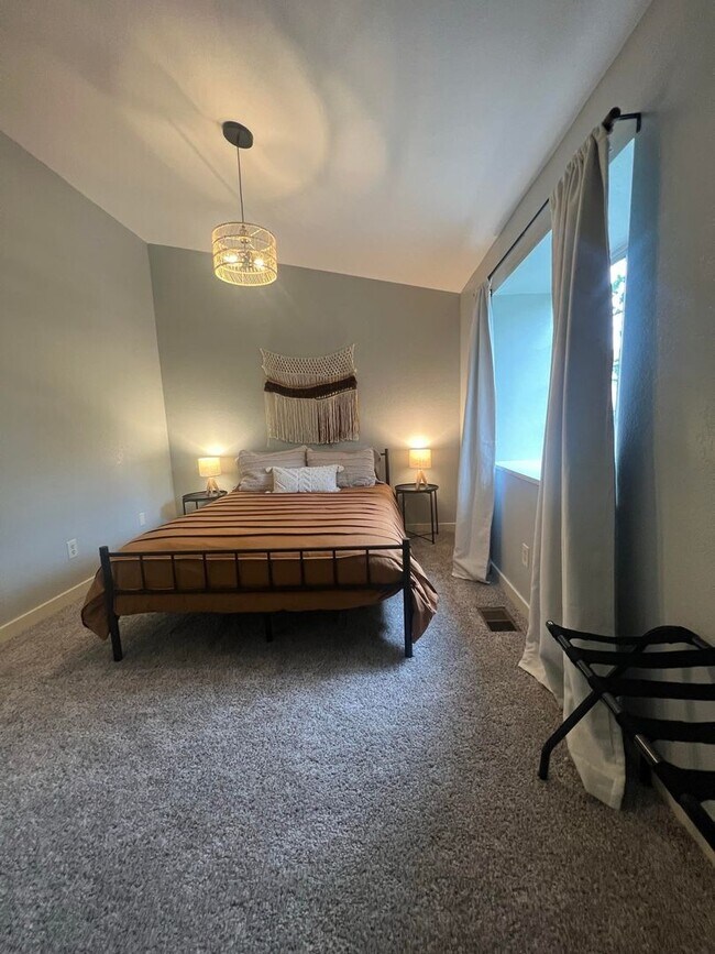 Foto del edificio - Newly remodeled  2 Bedroom Grant Creek Con...