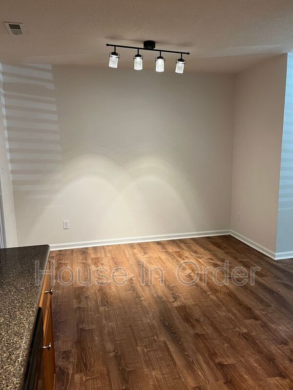 Building Photo - 1 English Ivy Rd