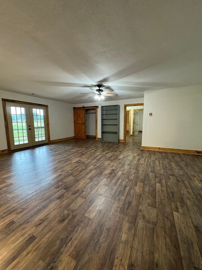Building Photo - Pastoral Living