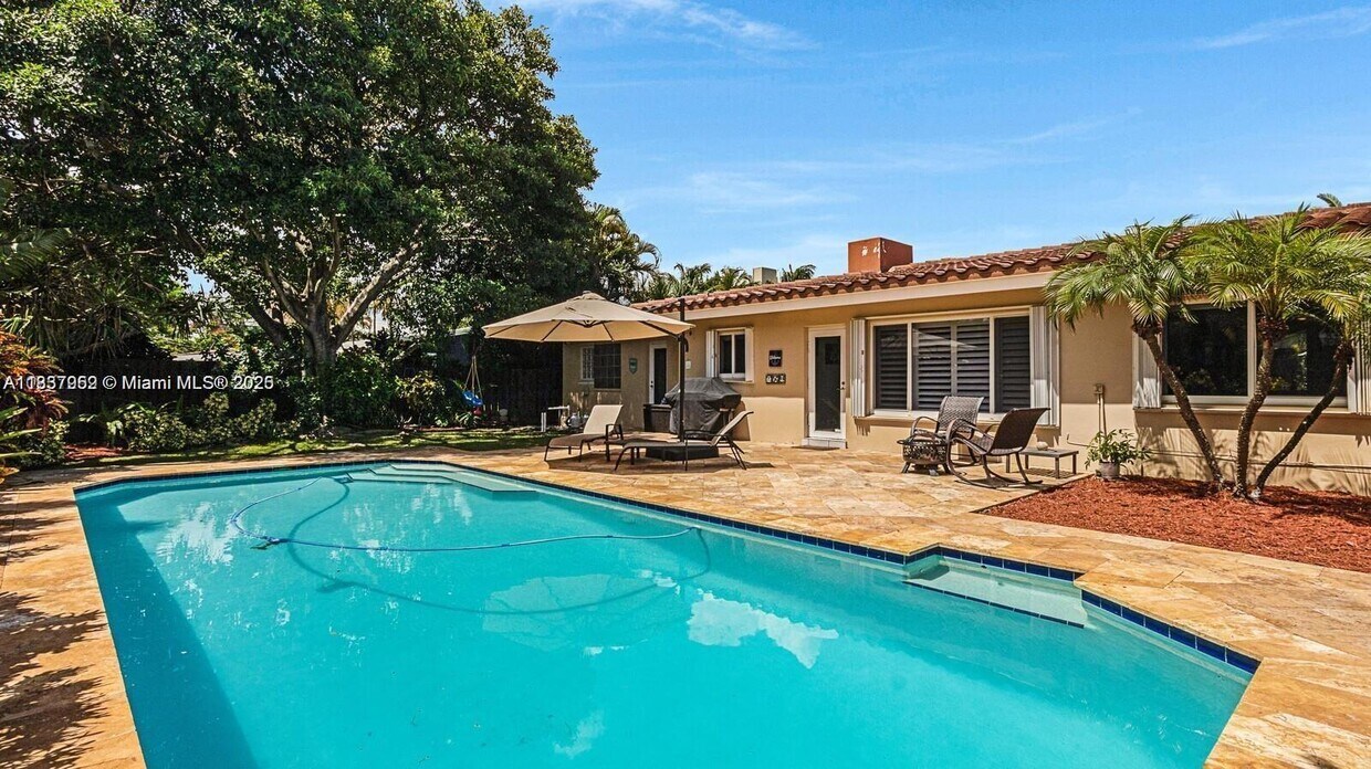 Foto principal - 2632 NE 30th St