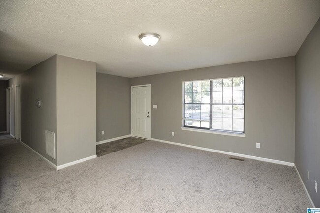 Building Photo - 2392 Zinnia Dr