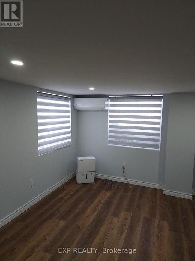 Building Photo - 185 St George St