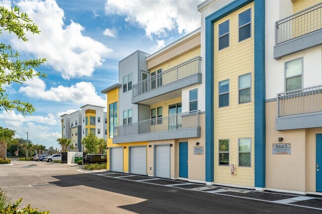 Foto del edificio - 8665 Ivanhoe Dr