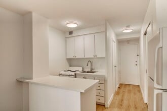 Building Photo - 3460 Rue Durocher