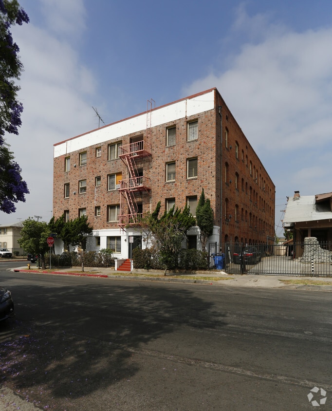3701 W 9th St - Hannah on 9th