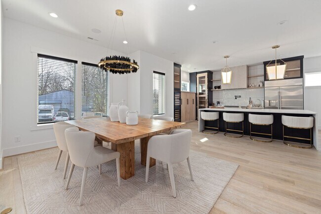 Foto del edificio - 5-bedroom 3.5 Bathroom Home in Durham