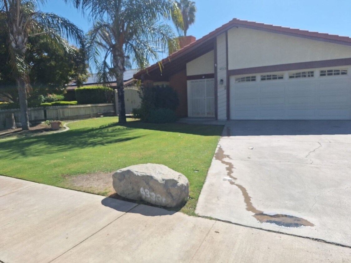 Primary Photo - Southwest Bakersfield Home with Pool