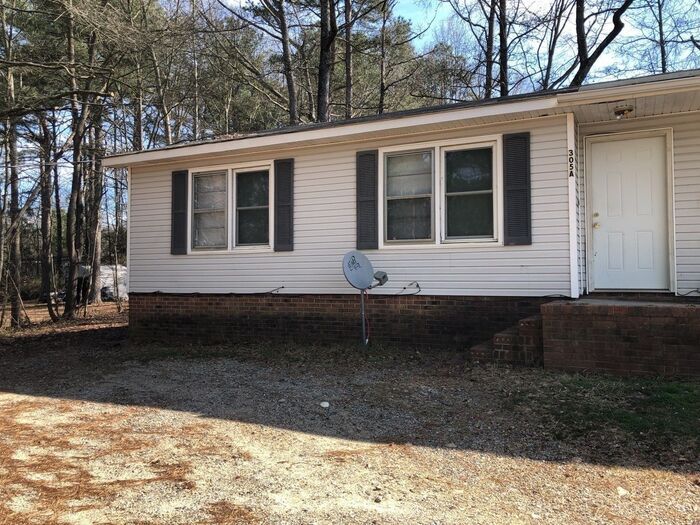 Primary Photo - 2 Bedroom 1 Bath Duplex Available!