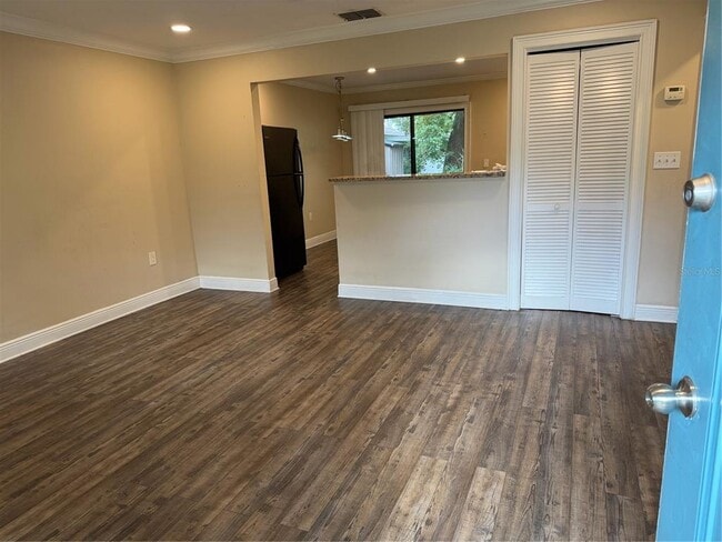 Building Photo - 447 6th Ave NE