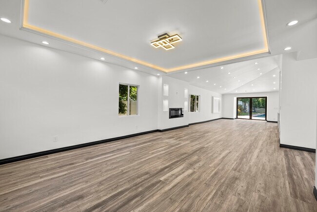 Building Photo - 4825 San Feliciano Dr