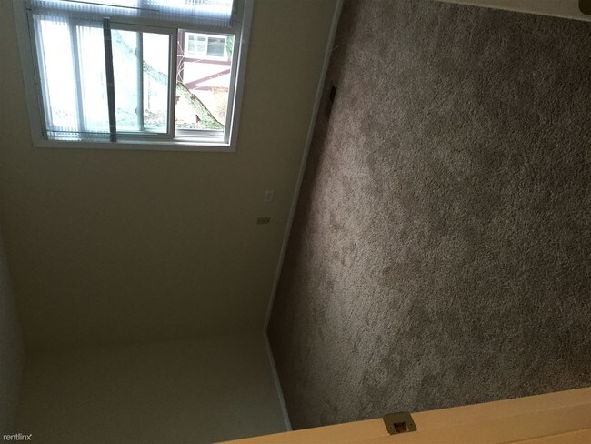 Building Photo - 303 Somerset Ln