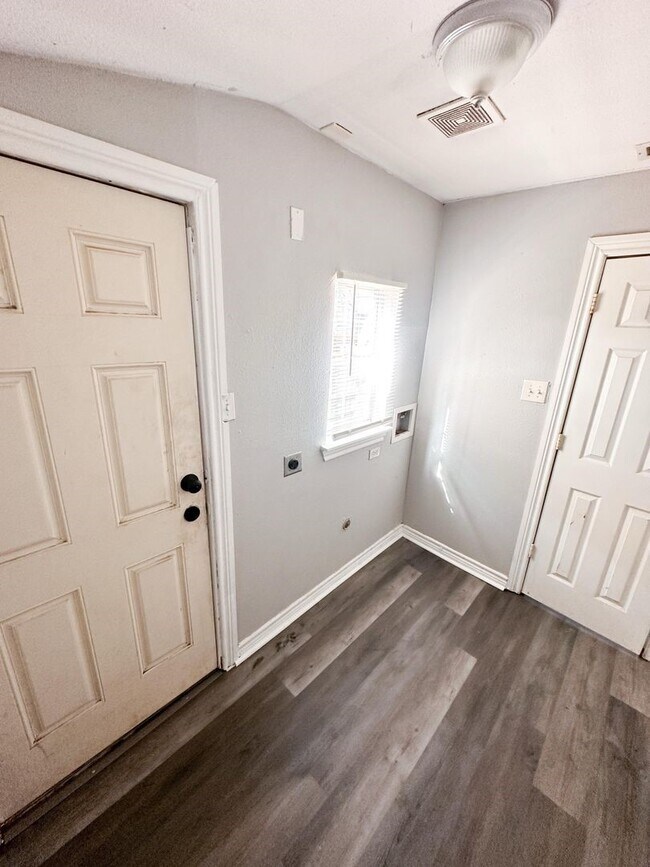 Building Photo - 2522 Rosalie St