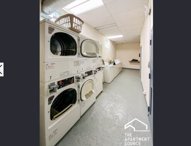 Foto del edificio - 3924 N Pine Grove Ave