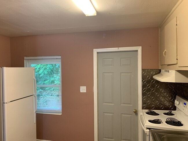 Building Photo - Move-in ready 1 Story Duplex located in th...