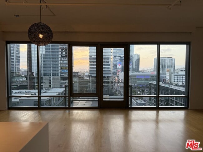 Foto del edificio - 1100 S Hope St