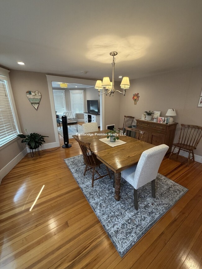 Building Photo - 538 Main St