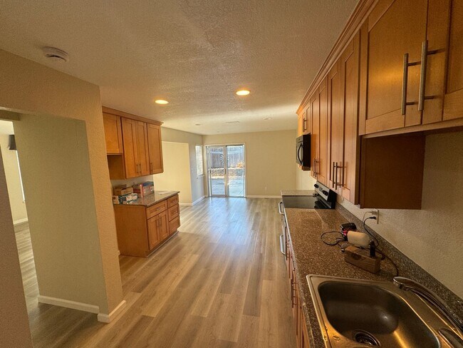 Foto del edificio - 239 Almondtree Ln