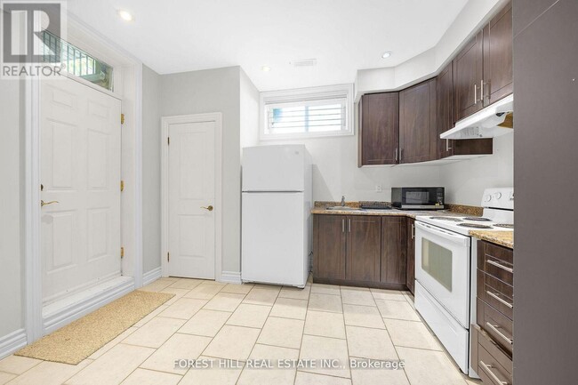 Building Photo - 106 Nipigon Ave