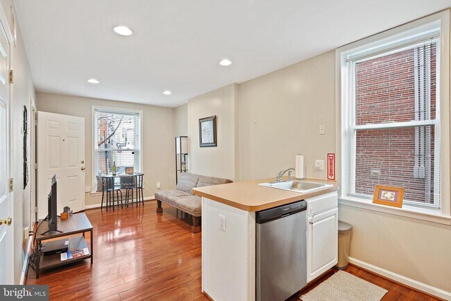 Foto del edificio - 1028 S Clinton St
