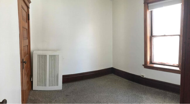 Foto del edificio - 423 N 1st Ave E