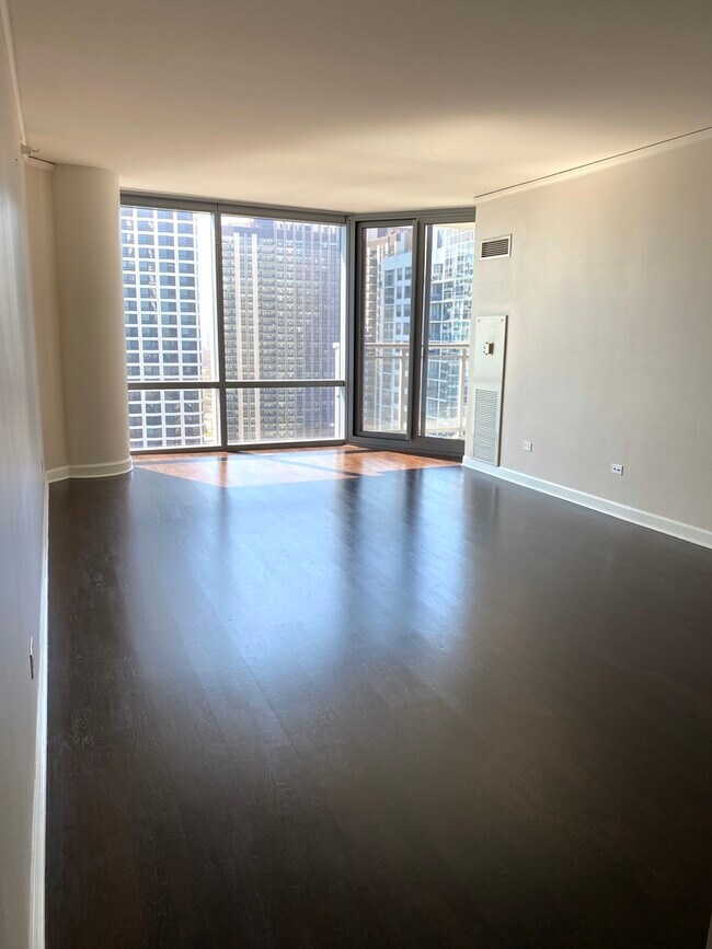 Foto del edificio - 450 E Waterside Dr
