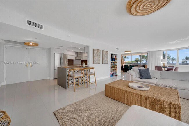 Foto del edificio - 10175 Collins Ave