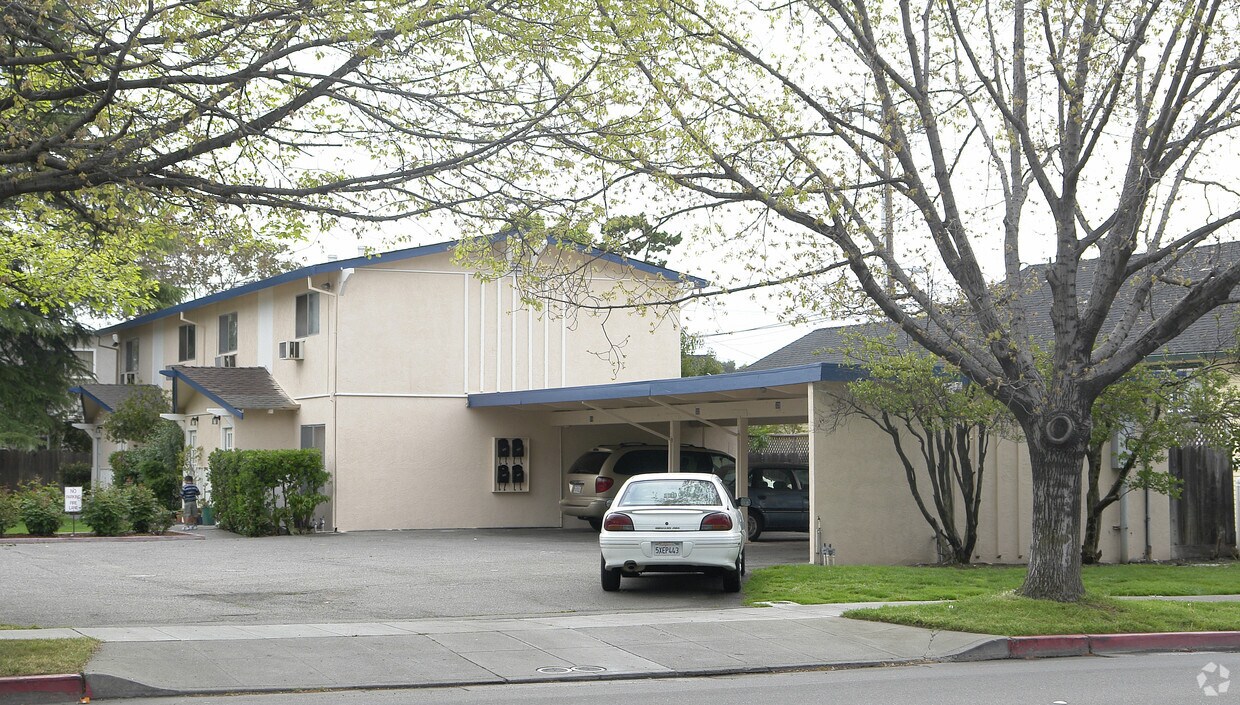 Primary Photo - 328 N Livermore Ave